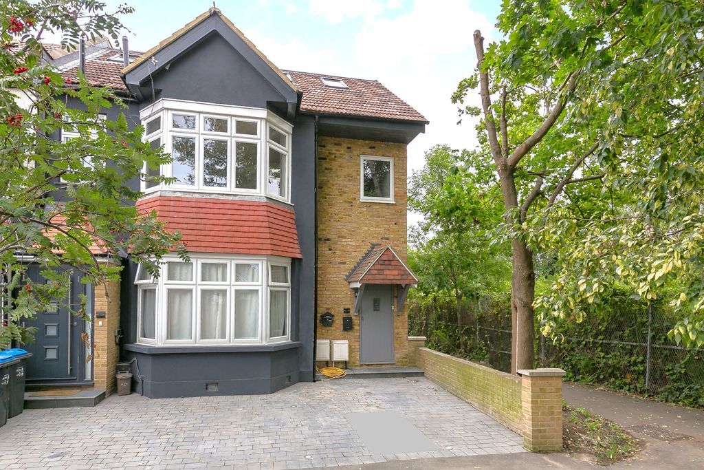 Property photo 1 of 8 External