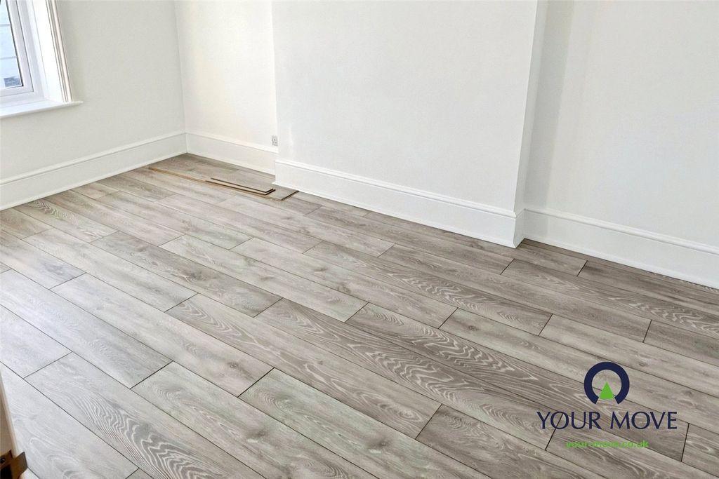 Property photo 2 of 8 Picture No. 12