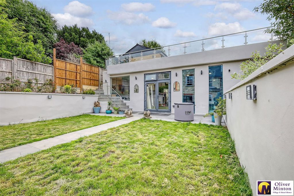 Property photo 3 of 37