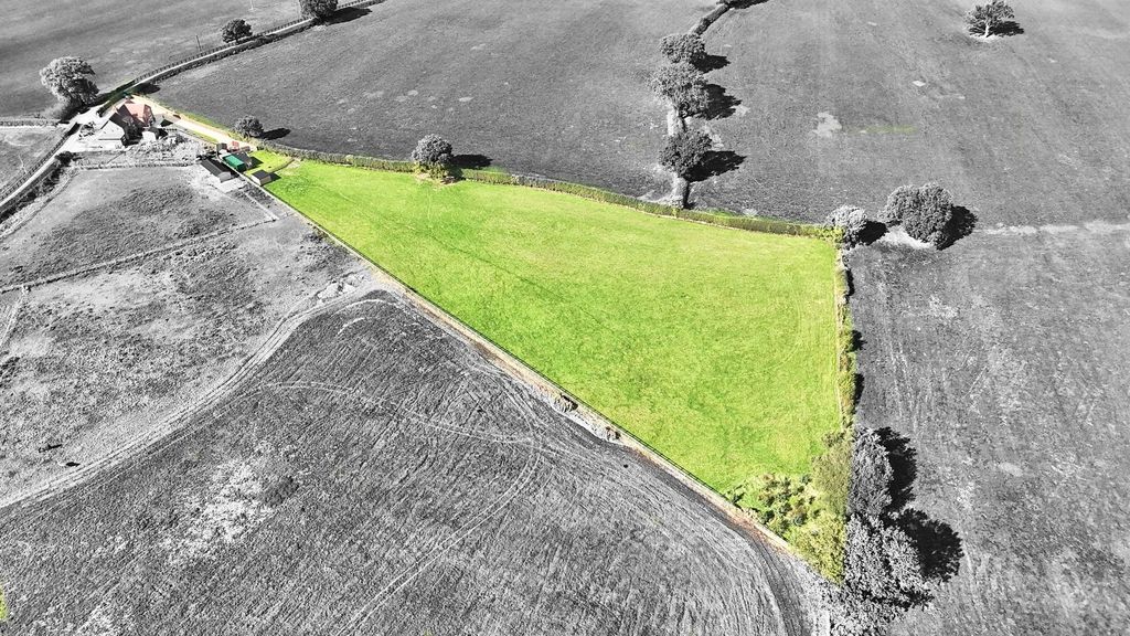 Property photo 2 of 32