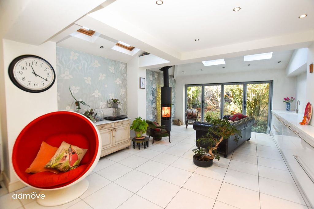 Property photo 2 of 19