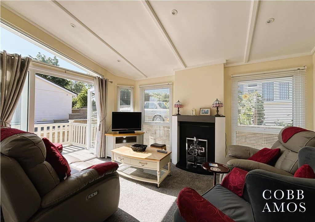 Property photo 2 of 20 High-Res-14.Jpg