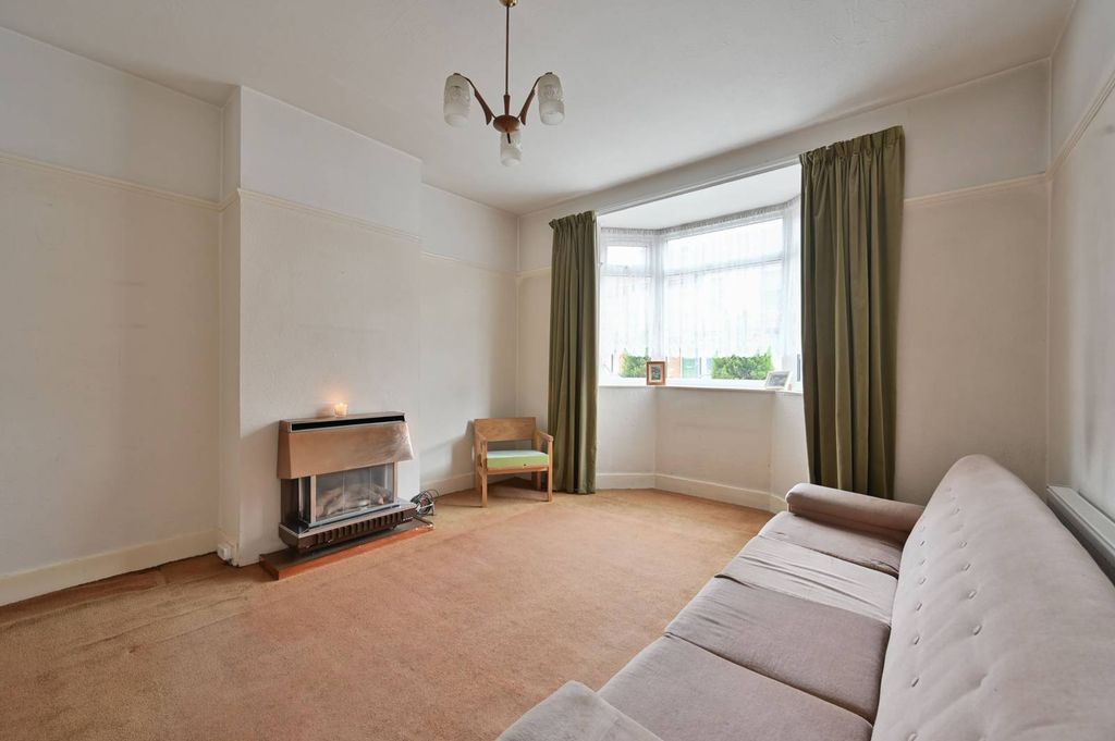 Property photo 3 of 19