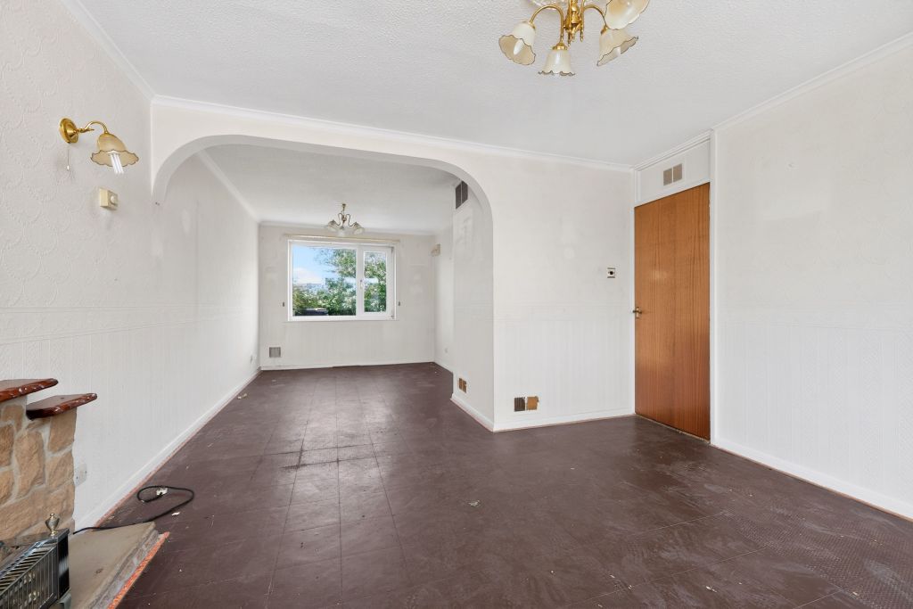 Property photo 2 of 21