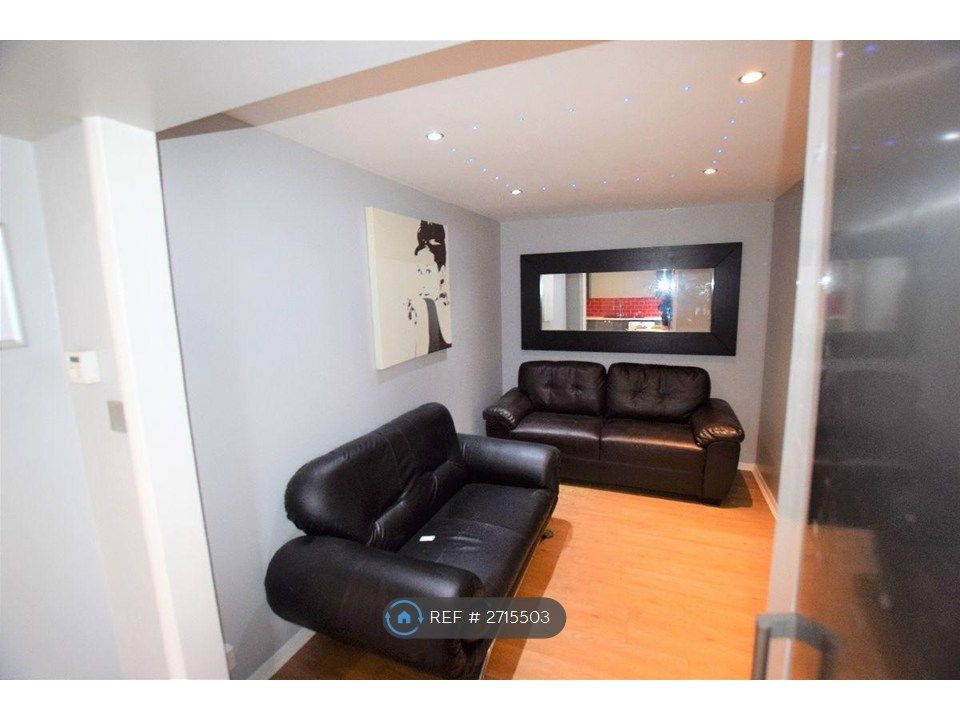 Property photo 3 of 14 Living Room