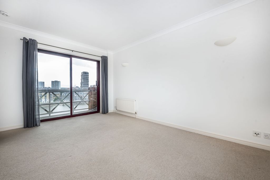 Property photo 3 of 9 Watermans-Quay-Re...