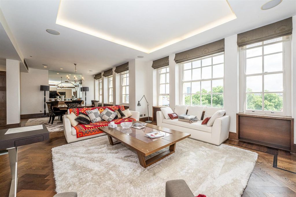 Property photo 1 of 23 Receptio Room