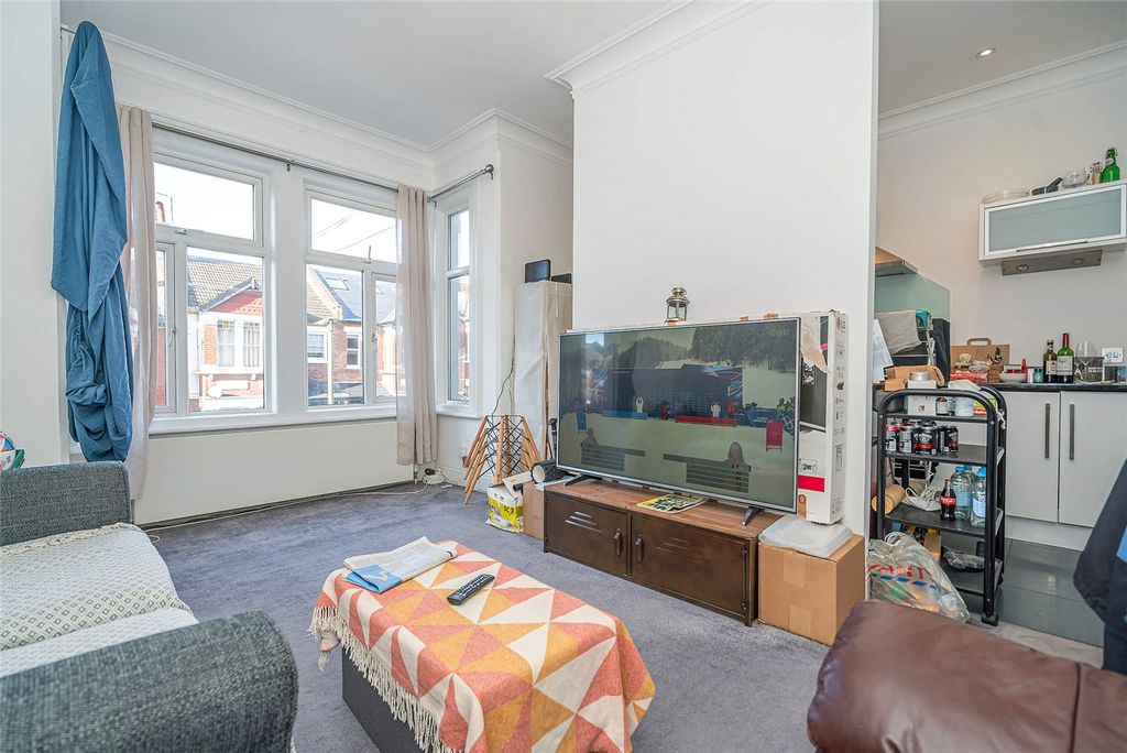 Property photo 3 of 18 Reception B