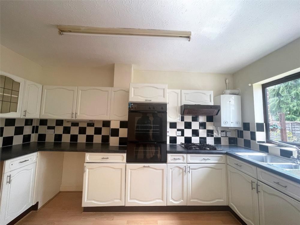Property photo 2 of 14 Kitchen