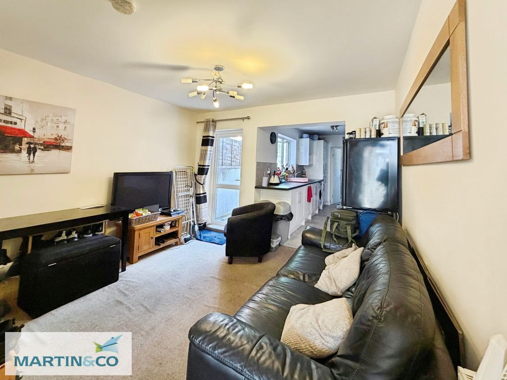 Property photo 2 of 20 c5968F11-F3939E2E-93De-4B1F-A525-6Cb83c5A3968