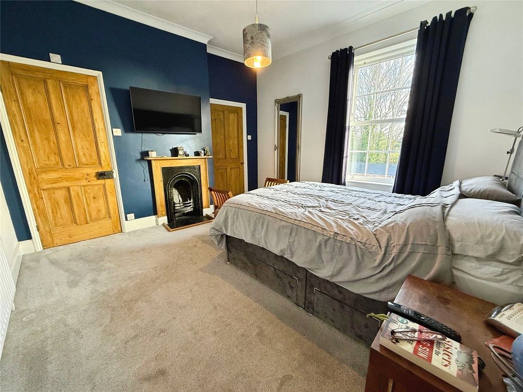 Property photo 2 of 27 Bedroom 1