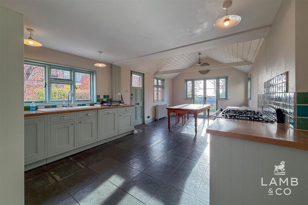 Property photo 2 of 20 Kitchen/Diner