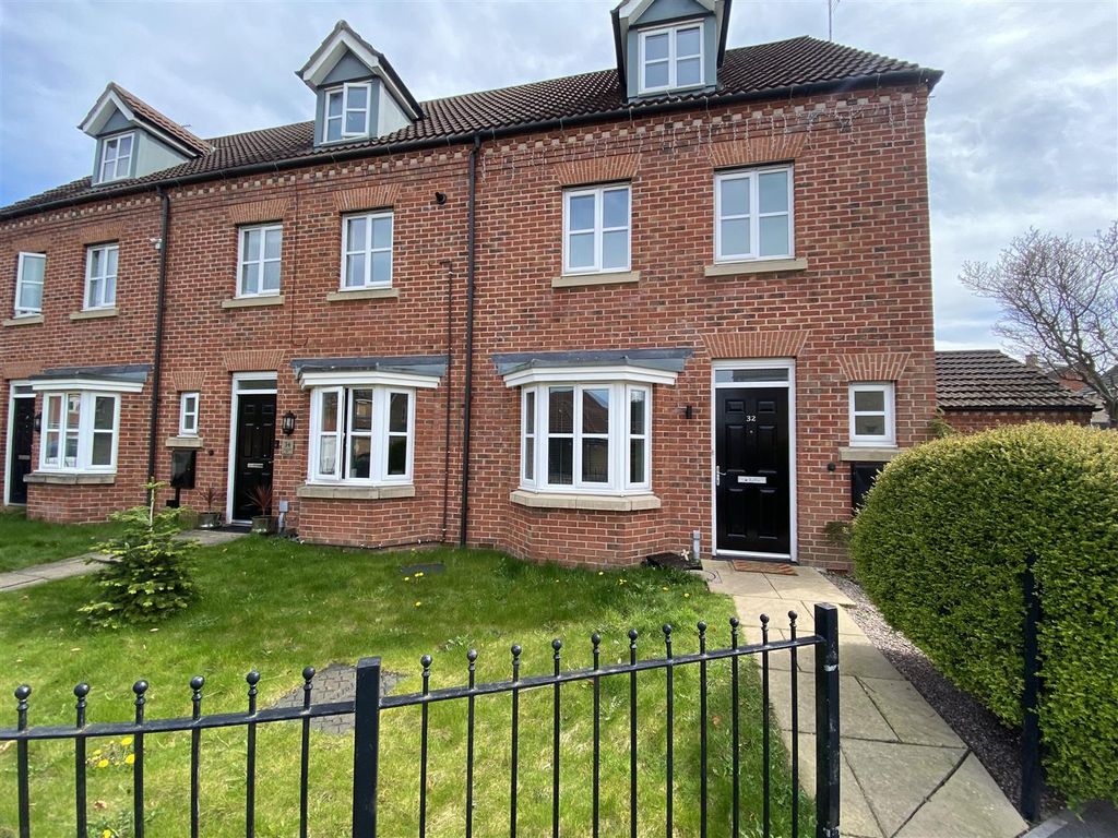 Property photo 2 of 14 Front Of Building