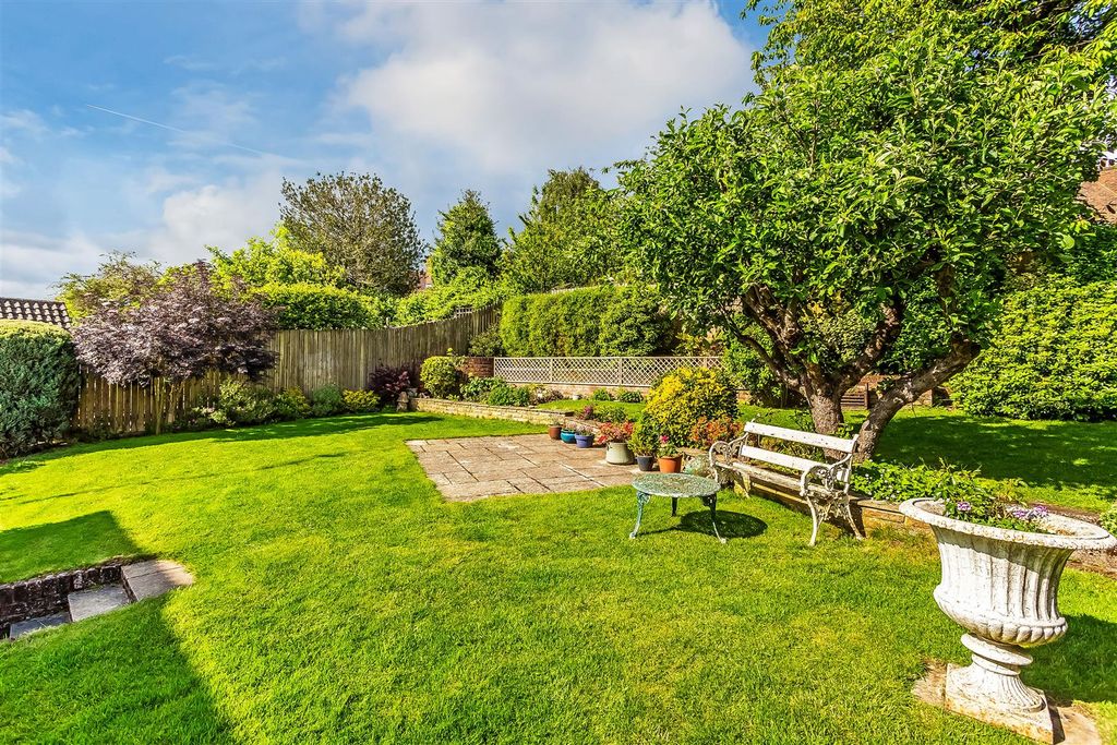 Property photo 3 of 21 5-Gaywood-Road-28.Jpg