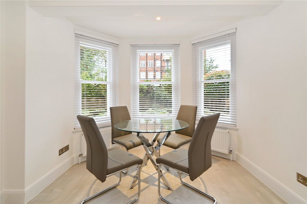 Property photo 3 of 11 Dining Area