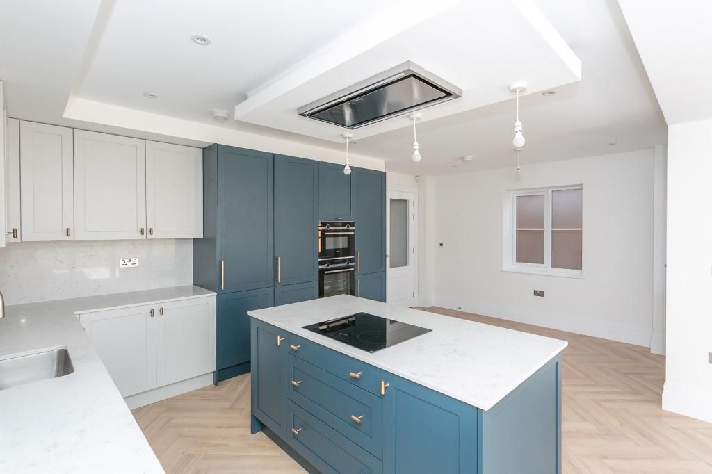 Property photo 3 of 18 Little Bushey Lane