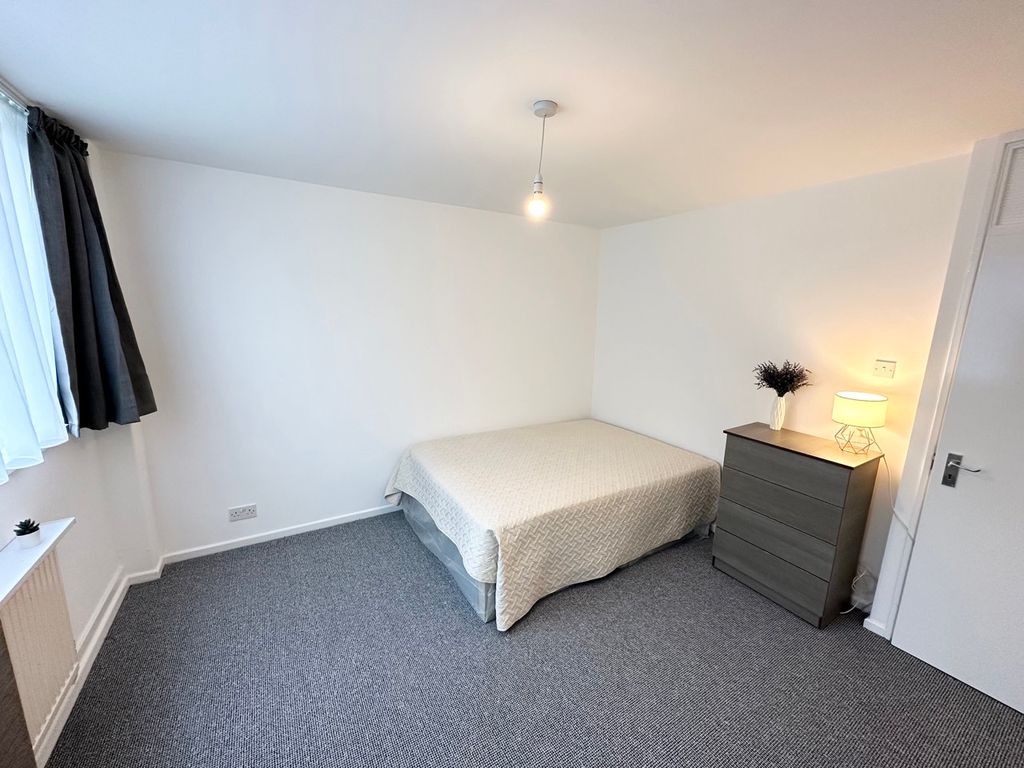 Property photo 2 of 11 Room E