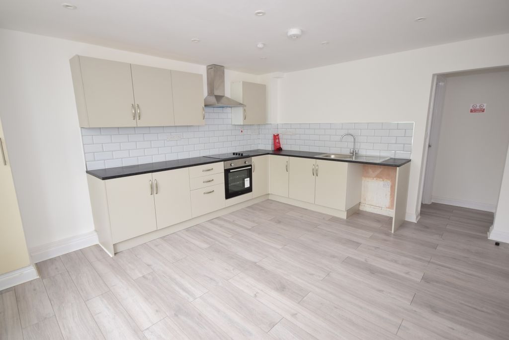 Property photo 2 of 8 Kitchen