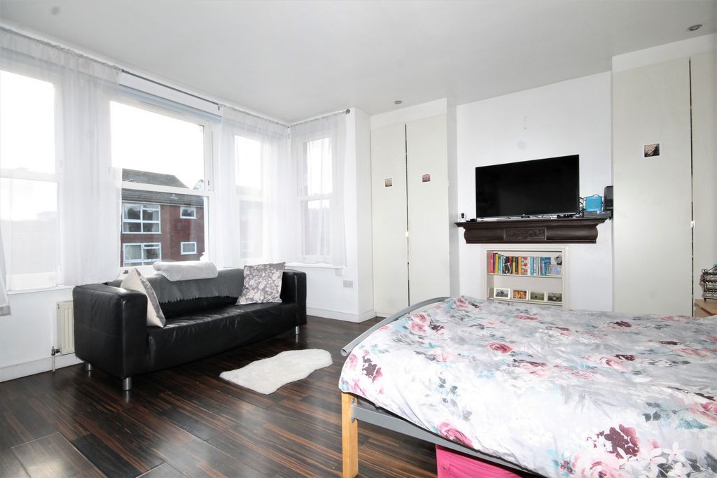 Property photo 3 of 4 Studio