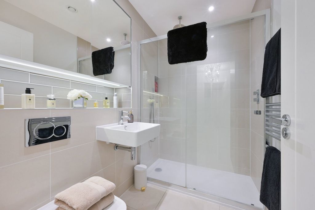 Additional image 9 of 2 bed flat for sale1 Eden Place, Oxted RH8