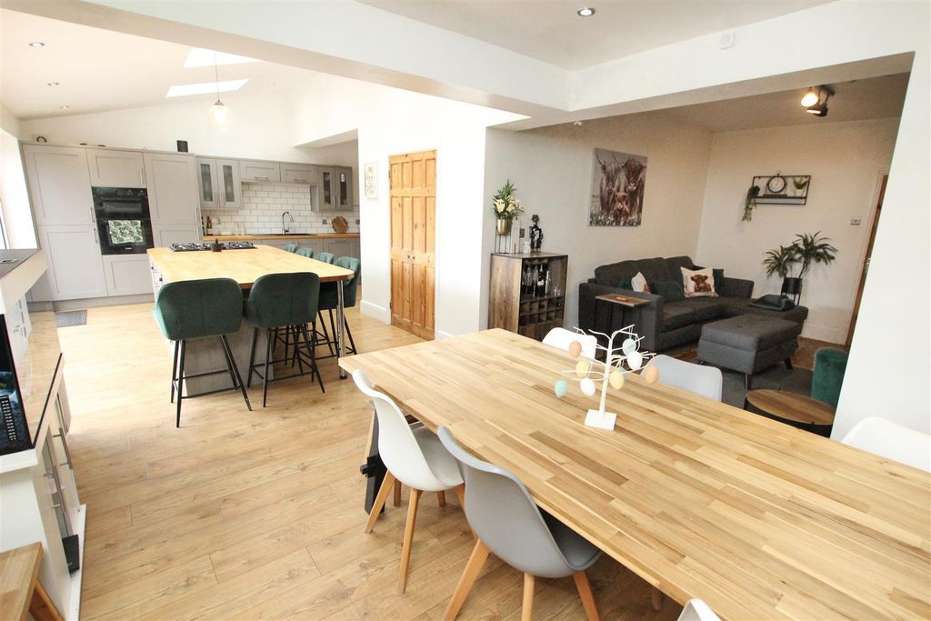 Property photo 2 of 30 Open Plan Kitchen
