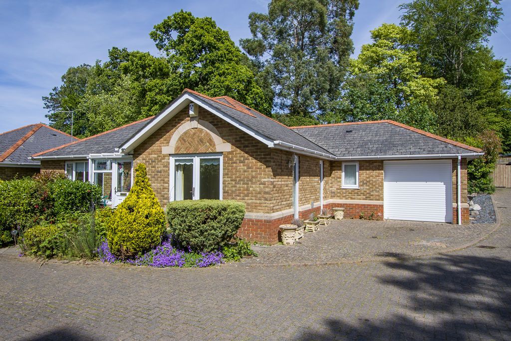 3 bed detached bungalow for saleRaisdale Gardens, Penarth CF64