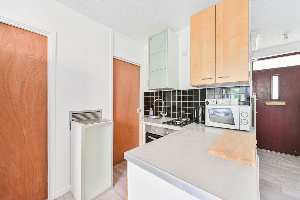 Property photo 3 of 7