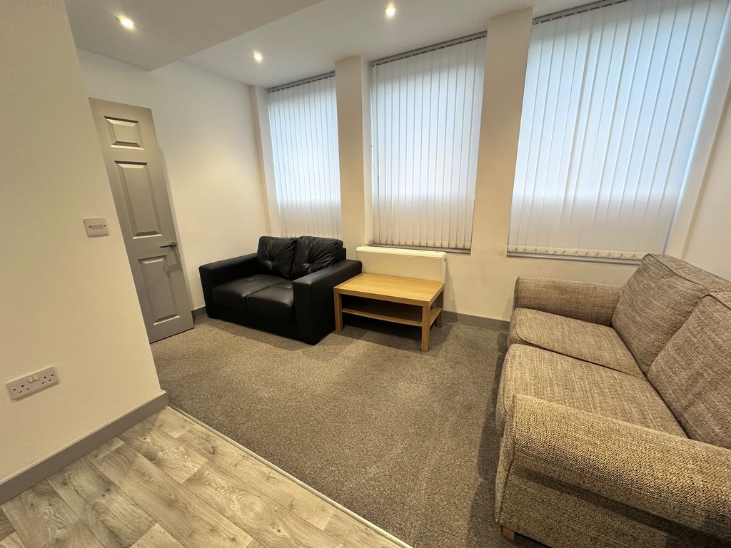 Property photo 3 of 6 Bedroom