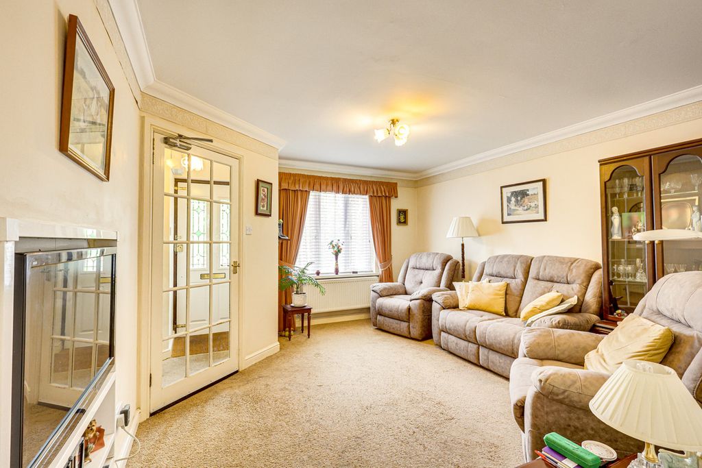 Property photo 2 of 21