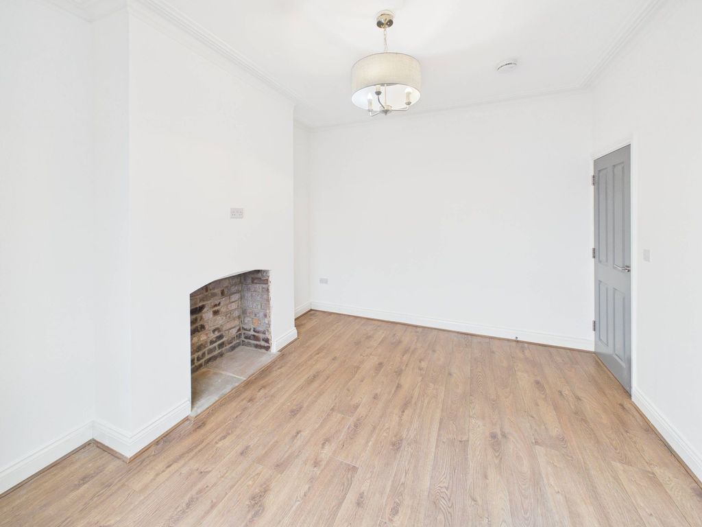 Property photo 2 of 28