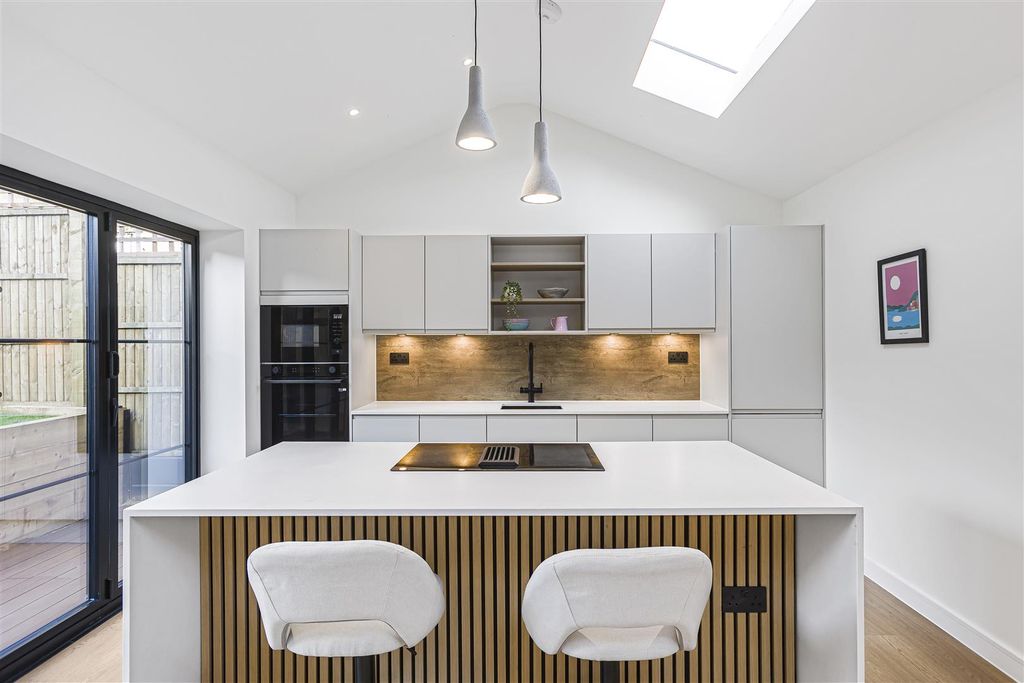 Property photo 2 of 29 16_44260.Jpg