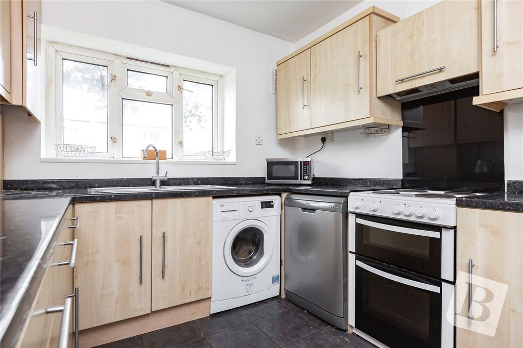 Property photo 3 of 9 Kitchen