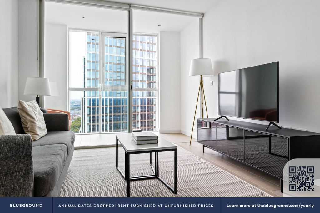 Property photo 3 of 35 Living Room