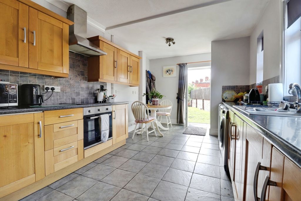 Property photo 3 of 12 Kitchen