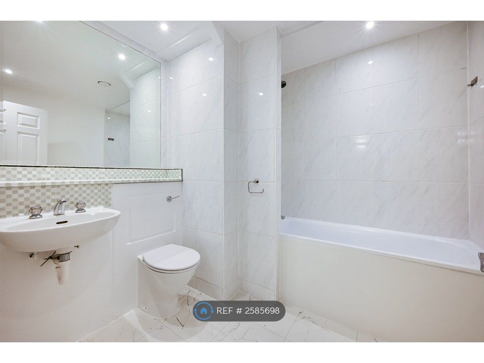 Property photo 3 of 35 Bathroom1