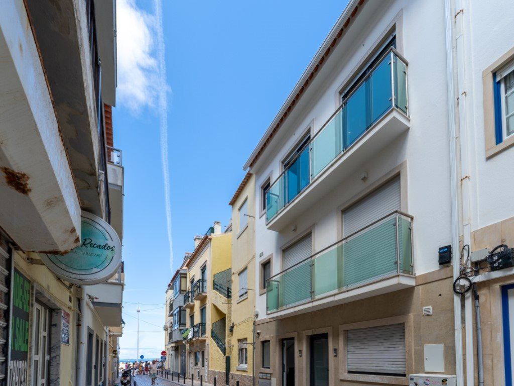 Property photo 1 of 28 T1 + Attic 100m From Nazaré Beach