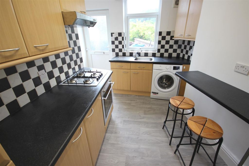 Property photo 1 of 9 Kitchen