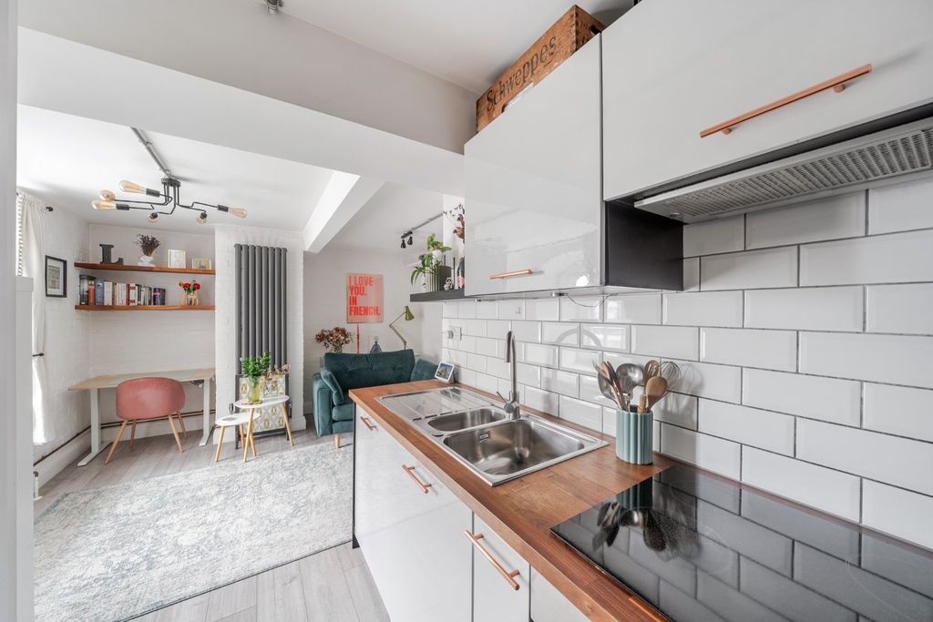 Property photo 3 of 9 Picture No. 11