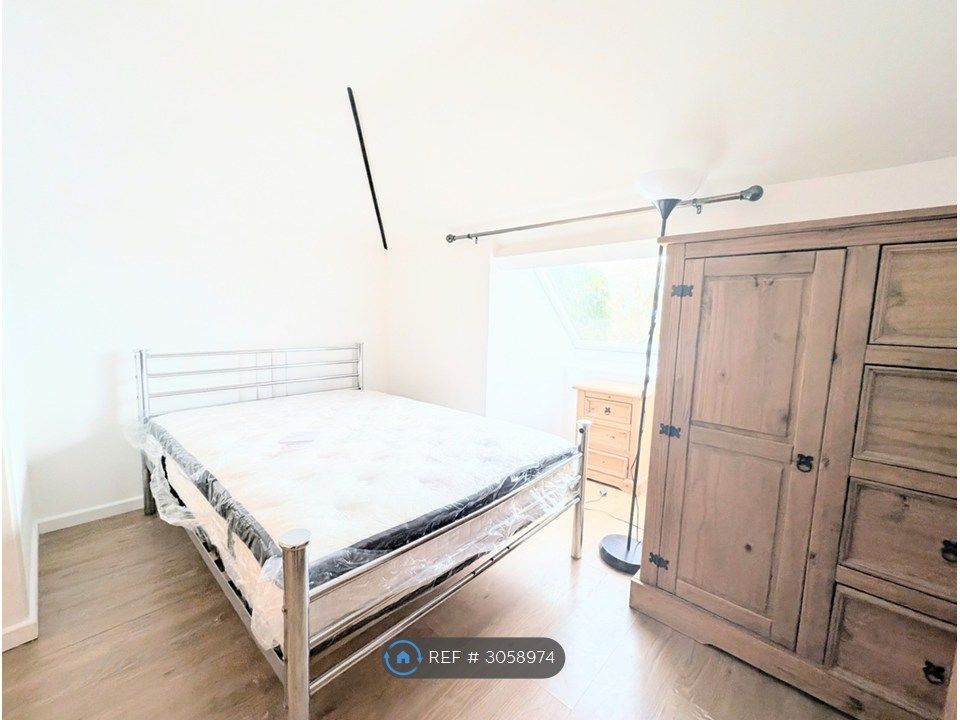 Property photo 2 of 8 Studio