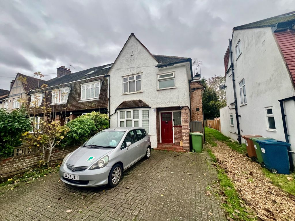 Property photo 1 of 6 Eastcote