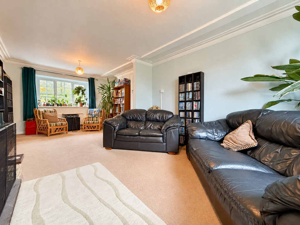 Property photo 3 of 37 Ae043481-2B56-4195-B42A-5Ec43948F0De
