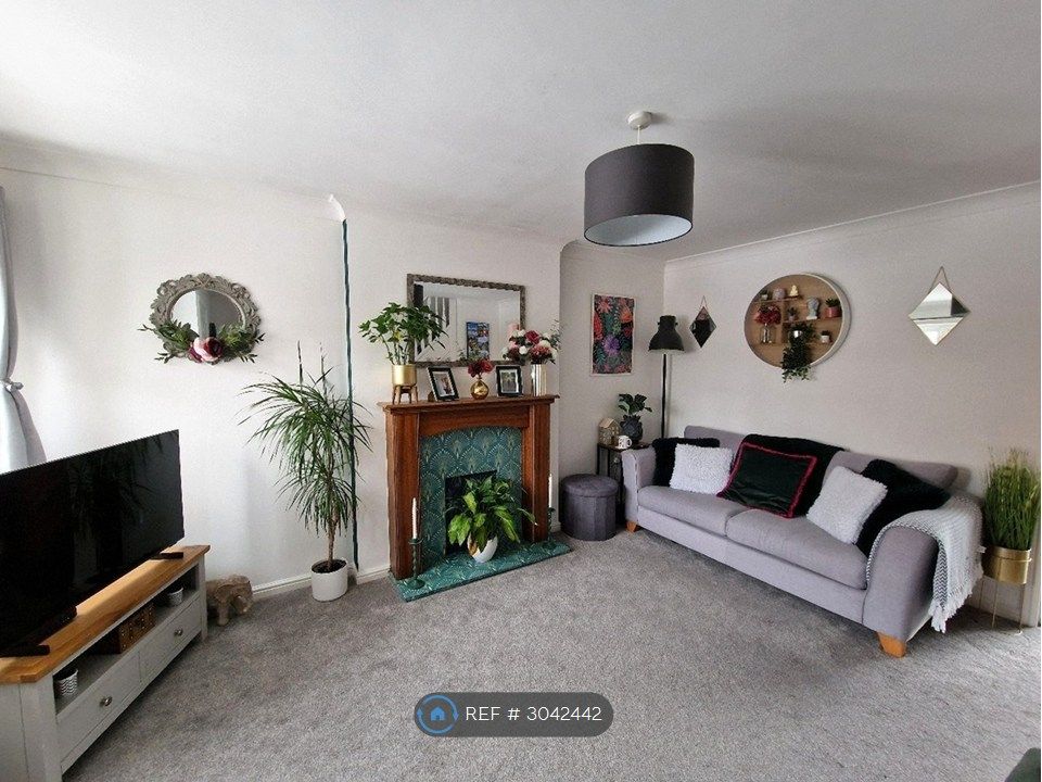 Property photo 3 of 7 Lounge