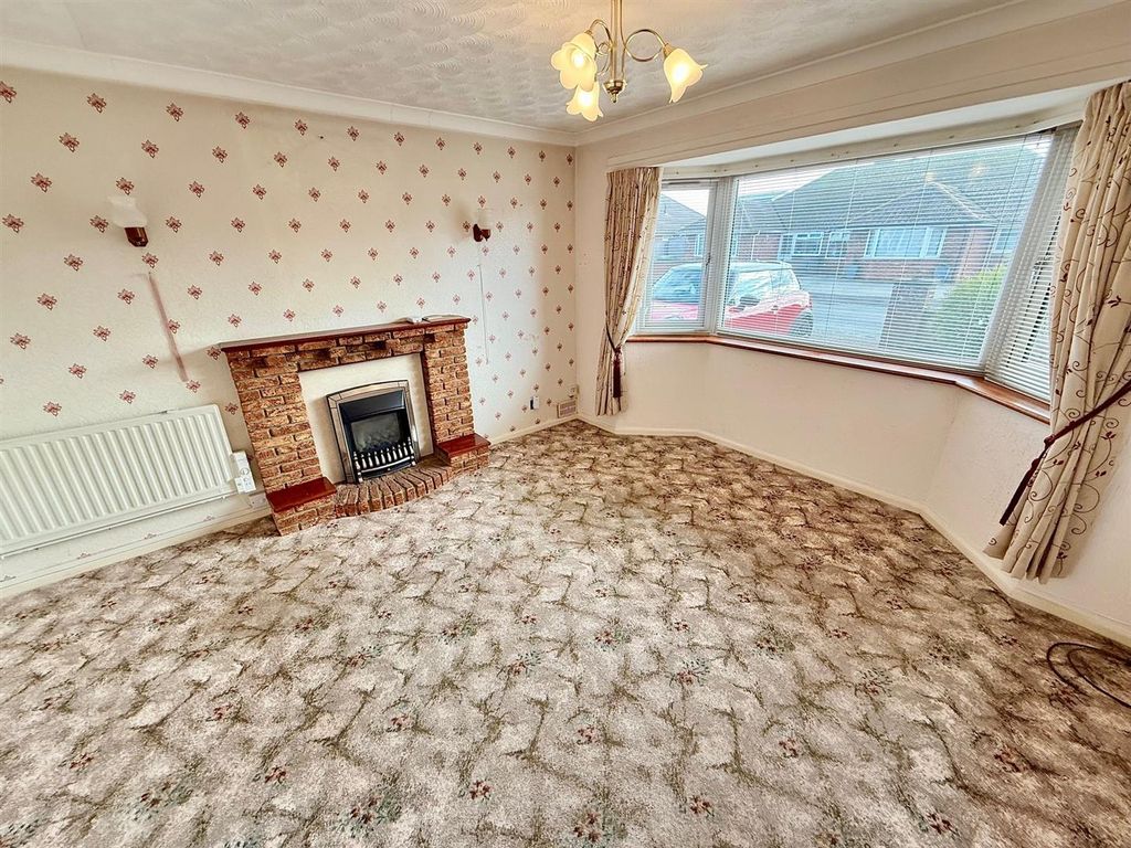 Property photo 2 of 15 Lounge