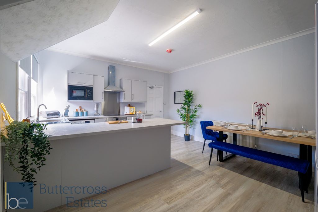 Property photo 3 of 16 Kitchen/Dining Room