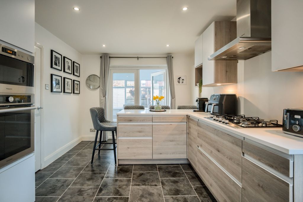 Property photo 3 of 20 Xt5A8529-Hdr(3)