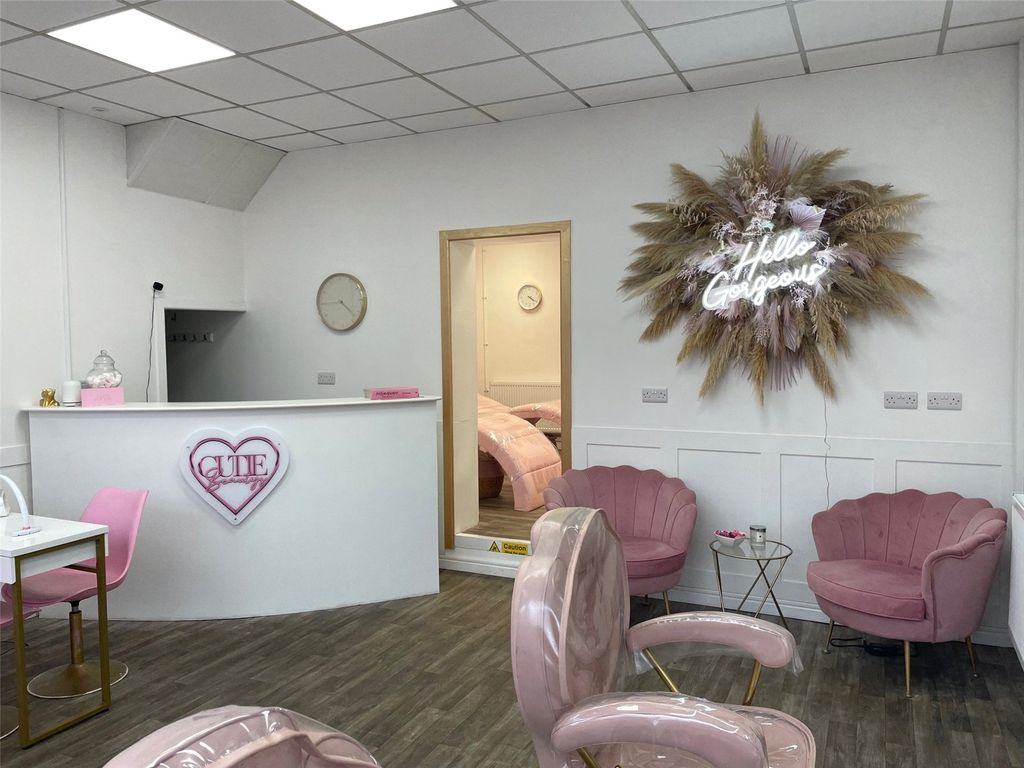 Property photo 2 of 9 Picture No. 10