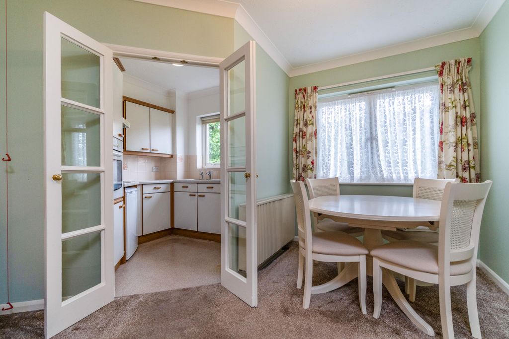 Property photo 3 of 10 Dining Area