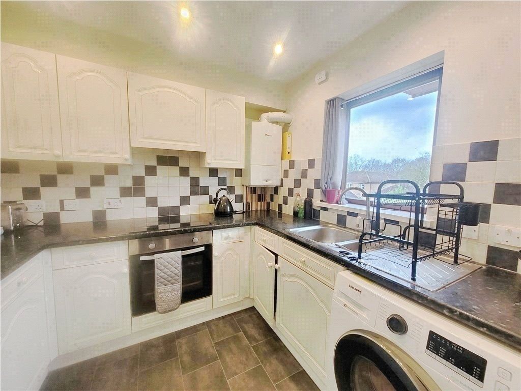 Property photo 3 of 7 Kitchen