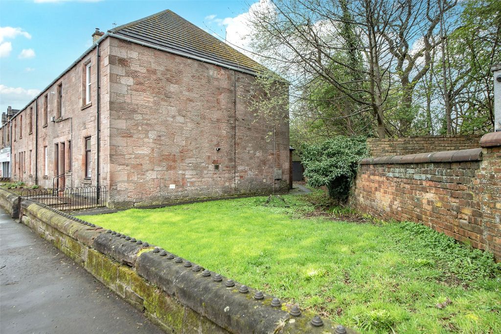 Property photo 2 of 14 Side Garden