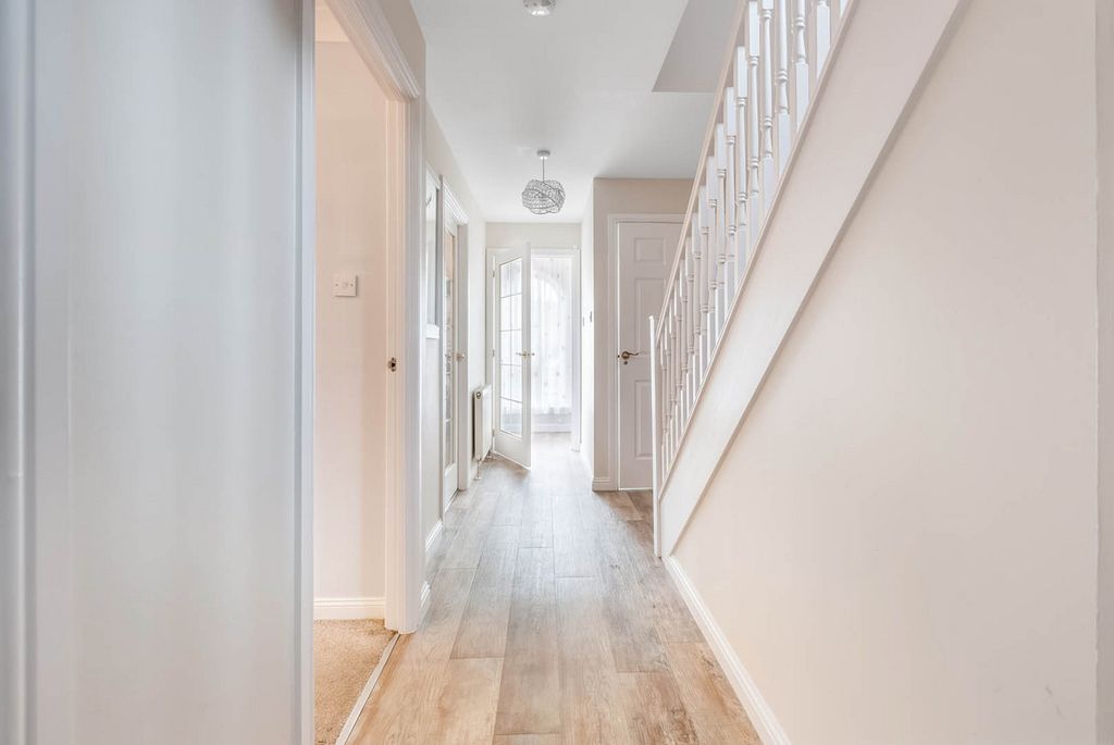 Property photo 3 of 41